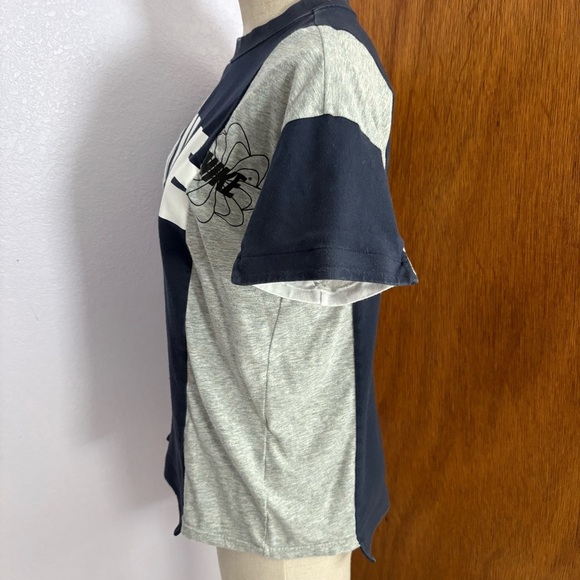 NIKEx SACAI sz XS Hybrid Tee Navy Blue Stripe Tshirt CD6311 White Gray - Picture 8 of 10